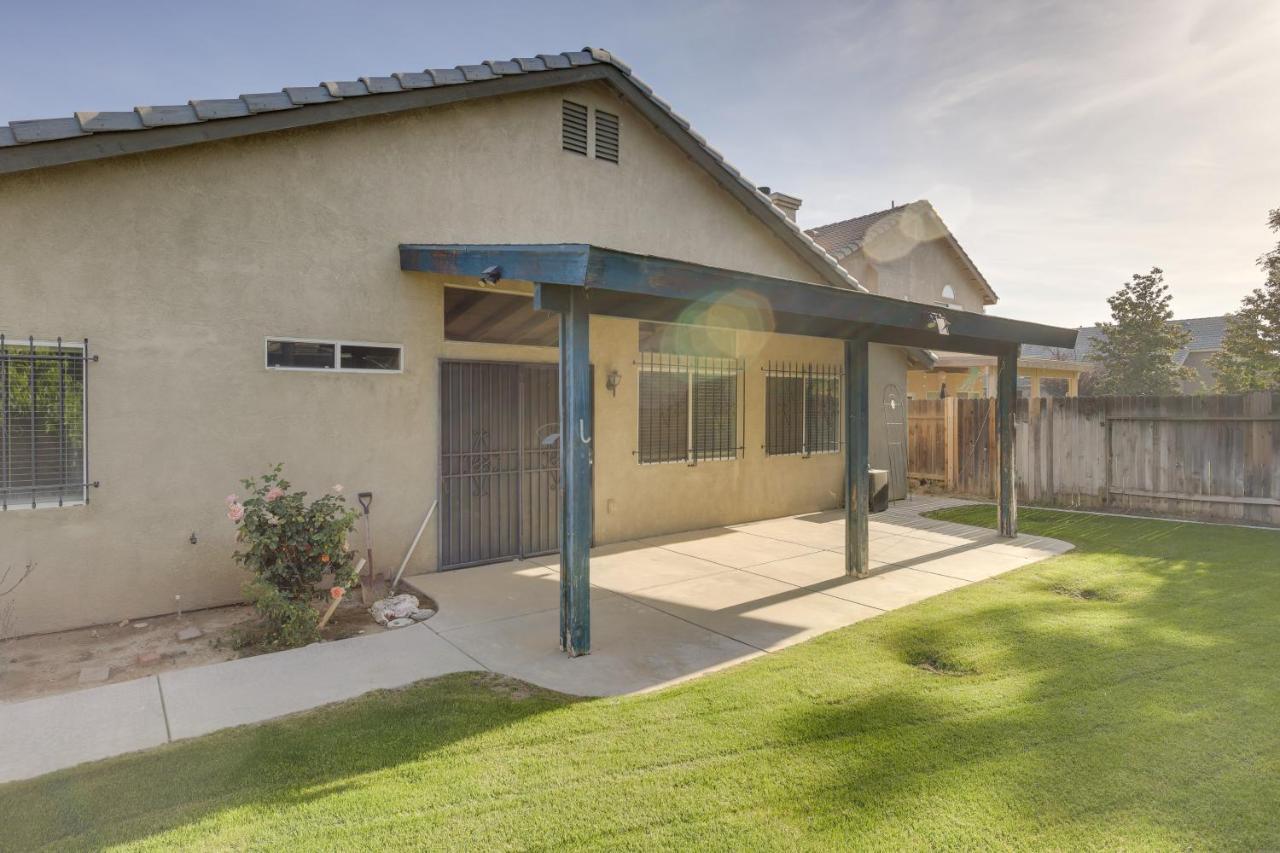 Pet-Friendly California Retreat With Fenced-In Yard! Villa Bakersfield Exterior photo