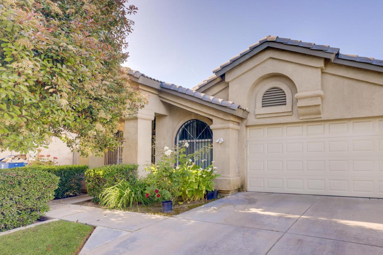 Pet-Friendly California Retreat With Fenced-In Yard! Villa Bakersfield Exterior photo